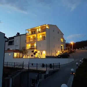 https://apartment-matosic.primorje-gorskikotar.com