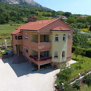 https://apartment-medved.primorje-gorskikotar.com